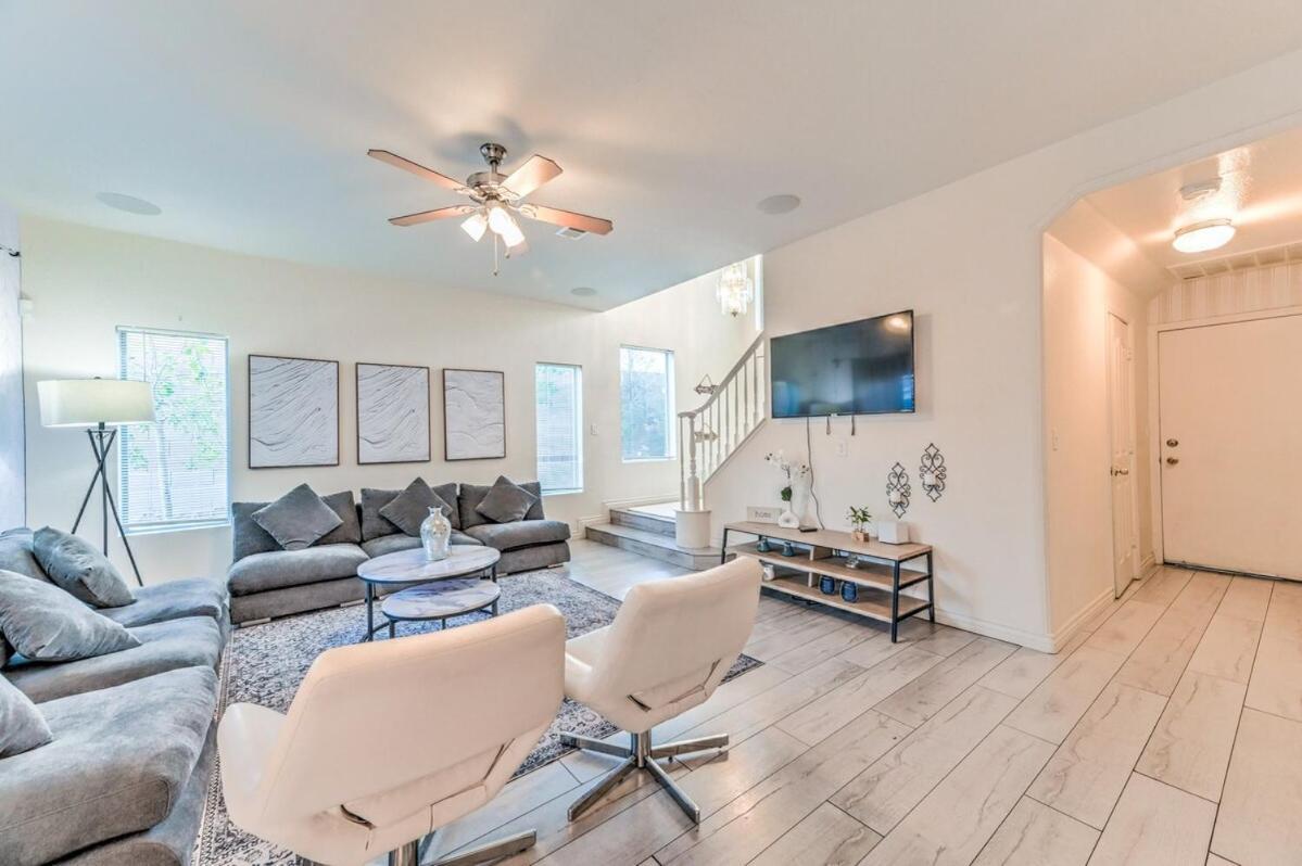 Vegas Vibes 4br With Poolspa, Perfect For Groups Casa de Férias