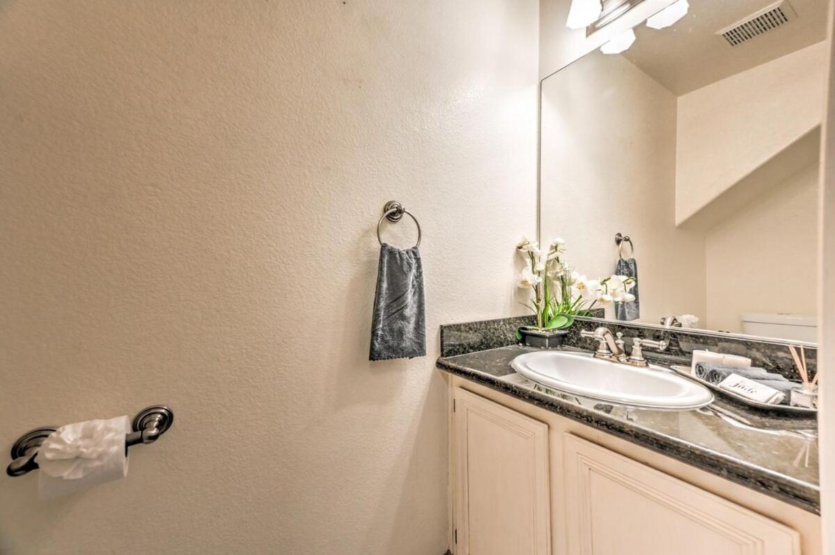Vegas Vibes 4br With Poolspa, Perfect For Groups Casa de Férias *